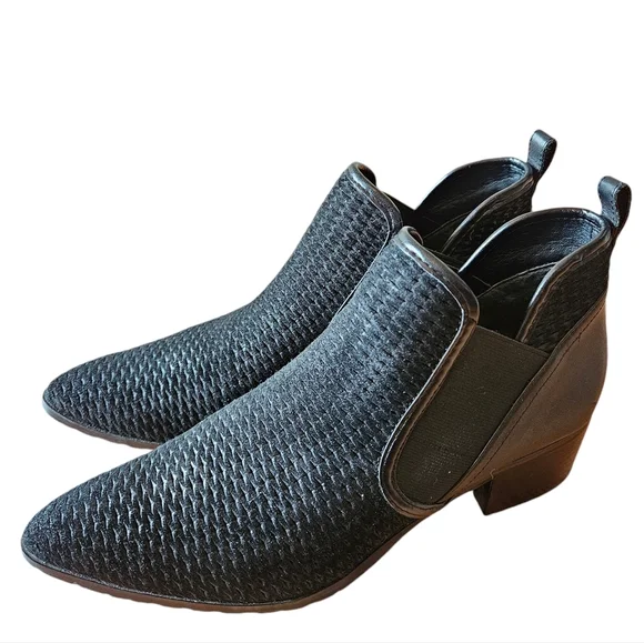 Donald pliner suede ankle booties 2025